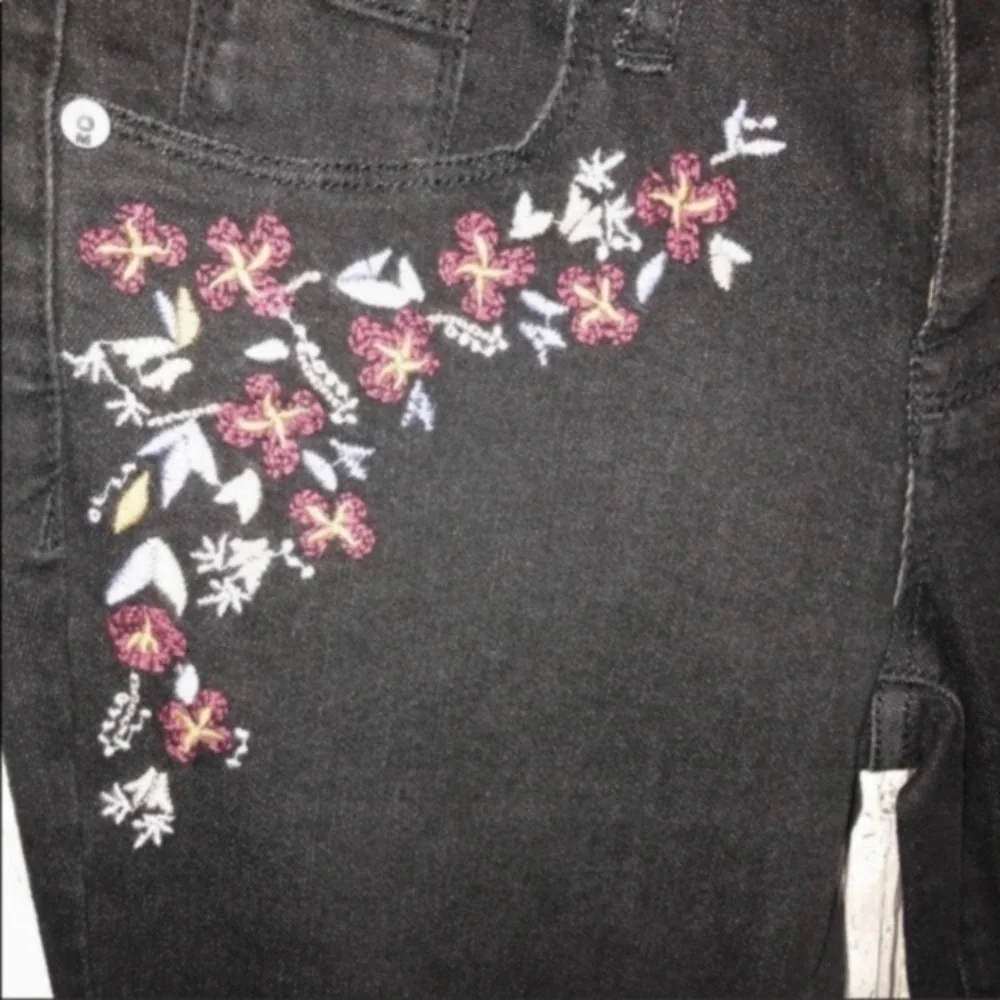 Mossimo Floral Embroidered Skinny High Rise
